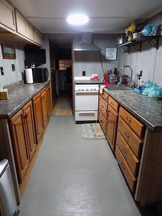 Kitchen, nice counter top space. Redone by current owner. | Image 21