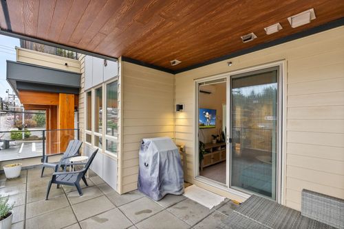 214-14022 N Bluff Rd, White Rock, BC, V4B0B7 | Card Image