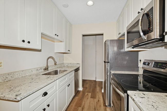 07_804OldSettlersTrl_Apt5_177001_Kitchen_DownloadforMLS_2000x1333.jpg | Image 6
