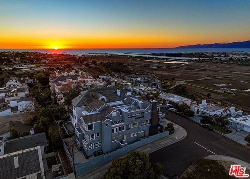 7800 Veragua Dr, Playa del Rey, CA, 90293-7942 | Card Image