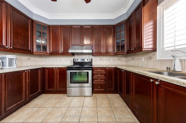 19 Wadena Crt, House other with 8 bedrooms, 7 bathrooms and 4 parking in Scarborough ON | Image 9