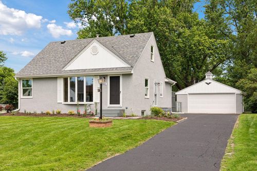 941 Lovell Ave W, Roseville, MN, 55113-4446 | Card Image