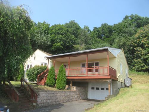 33 Meadow Ave, Chester, NY, 10918-1212 | Card Image