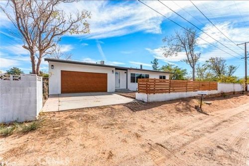 42524 42nd St W, Quartz Hill, CA, 93536-4240 | Card Image