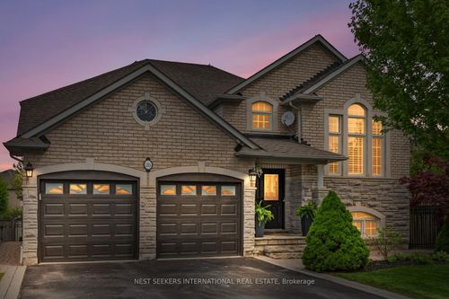 28 Poplar Dr, Richmond Hill, ON, L4E2Y4 | Card Image