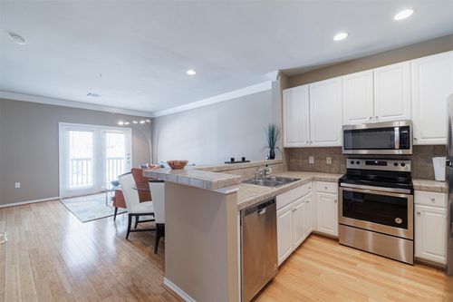 apt-348-2400 Mccue Rd, Houston, TX, 77056-5123 | Card Image