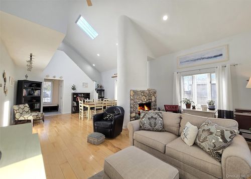122 Curtis Dr, Sound Beach, NY, 11789-2214 | Card Image