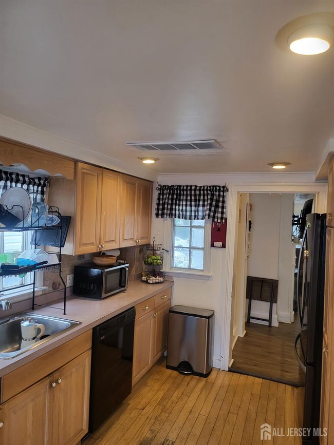 72 High St, House other with 2 bedrooms, 3 bathrooms and null parking in Perth Amboy NJ | Image 22