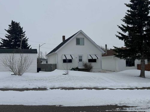 61 Mckenzie Ave, Hughenden, AB, T0B2E0 | Card Image