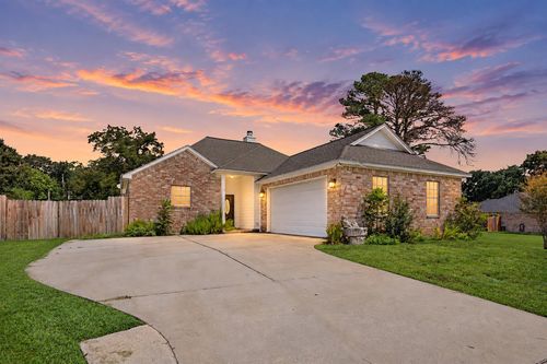 5110 Lakeshore Dr, Willis, TX, 77318-9140 | Card Image
