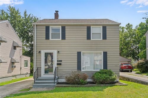 19316 Milan Dr, Maple Heights, OH, 44137-2320 | Card Image