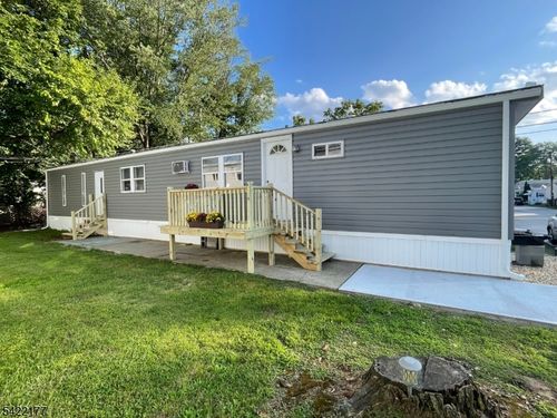 28 Finns Dr, Wayne, NJ, 07470-7366 | Card Image