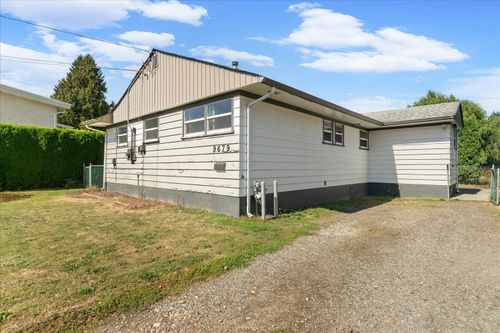 9679 Epp Dr, Chilliwack, BC, V2P6N7 | Card Image