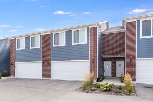 1035 Gillespie Ln, Yorkville, IL, 60560-7801 | Card Image