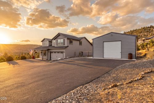 7220 Se Night Hawk Ct, Prineville, OR, 97754-7684 | Card Image
