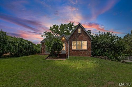 1 Saline Ln, Fenton, MO, 63026-4536 | Card Image