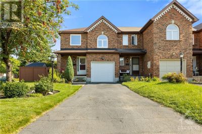 98 Waterton Cres, Townhouse with 3 bedrooms, 3 bathrooms and 3 parking in Kanata ON | Image 2