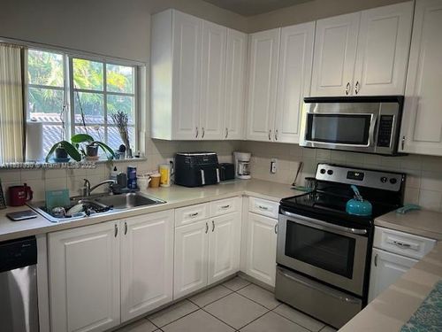 8-4802 Washington St, Hollywood, FL, 33021-7685 | Card Image