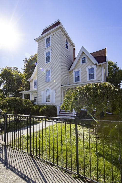 17 Church St, Beacon, NY, 12508-1911 | Card Image