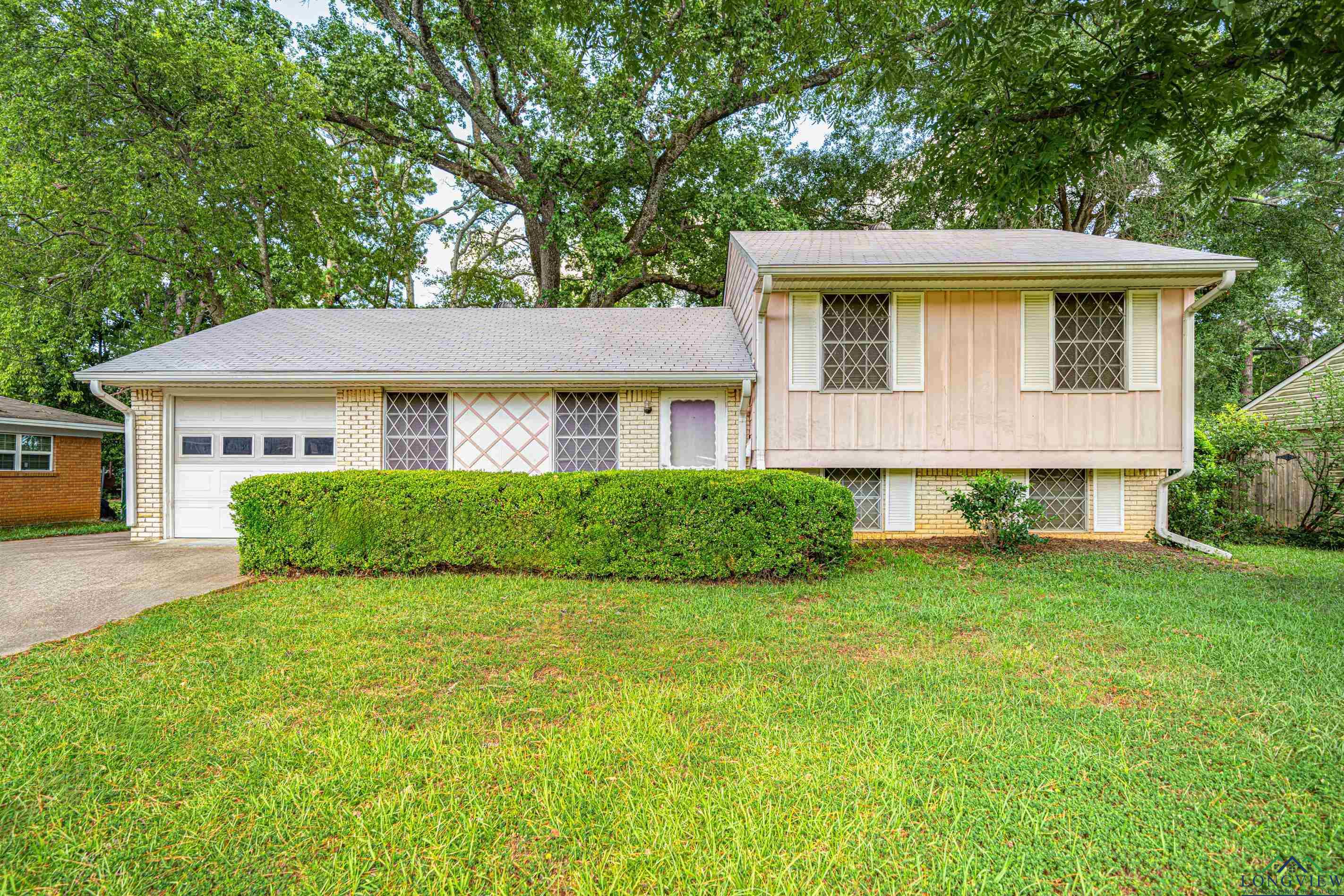 Lane Wells Dr, Longview, TX 75604