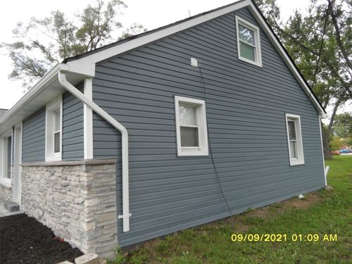 34706 Rhonswood St, Farmington Hills, MI, 48335-5038 | Card Image