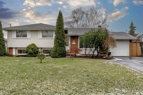 16 Old Oxford Rd, Saint Catharines, ON, L2M2J9 | Card Image