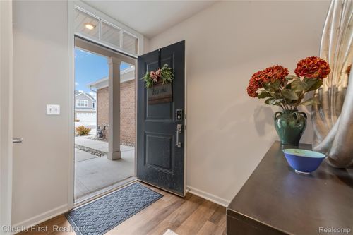 8689 Grove St, Washington Twp, MI, 48094-3614 | Card Image