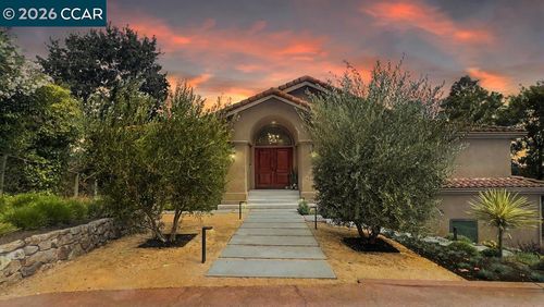 800 Hamilton Dr, Pleasant Hill, CA, 94523-3560 | Card Image