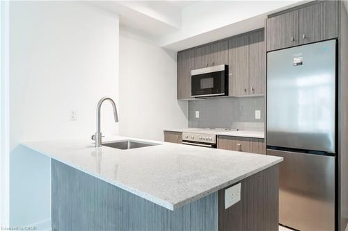 1707-25 Wellington St S, Kitchener, ON, N2G0G5 | Card Image