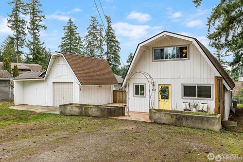 302 Melrose Dr, Camano Island, WA, 98282-8733 | Card Image