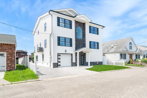 23 Bay St, Bellmore, NY, 11710-3802 | Card Image