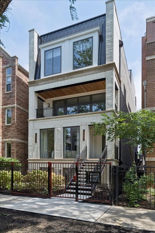 3739 N Clifton Ave, CHICAGO, IL, 60613-3811 | Card Image