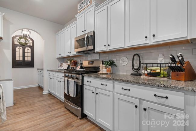 Butler's pantry at left. | Image 16