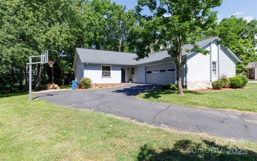 2011 20th Street Pl Ne, Hickory, NC, 28601-0542 | Card Image