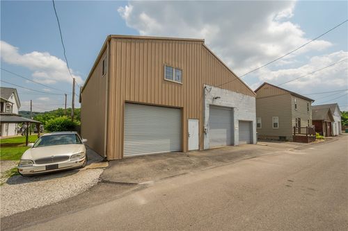 1516 Pine Way, Coraopolis, PA, 15108-1627 | Card Image