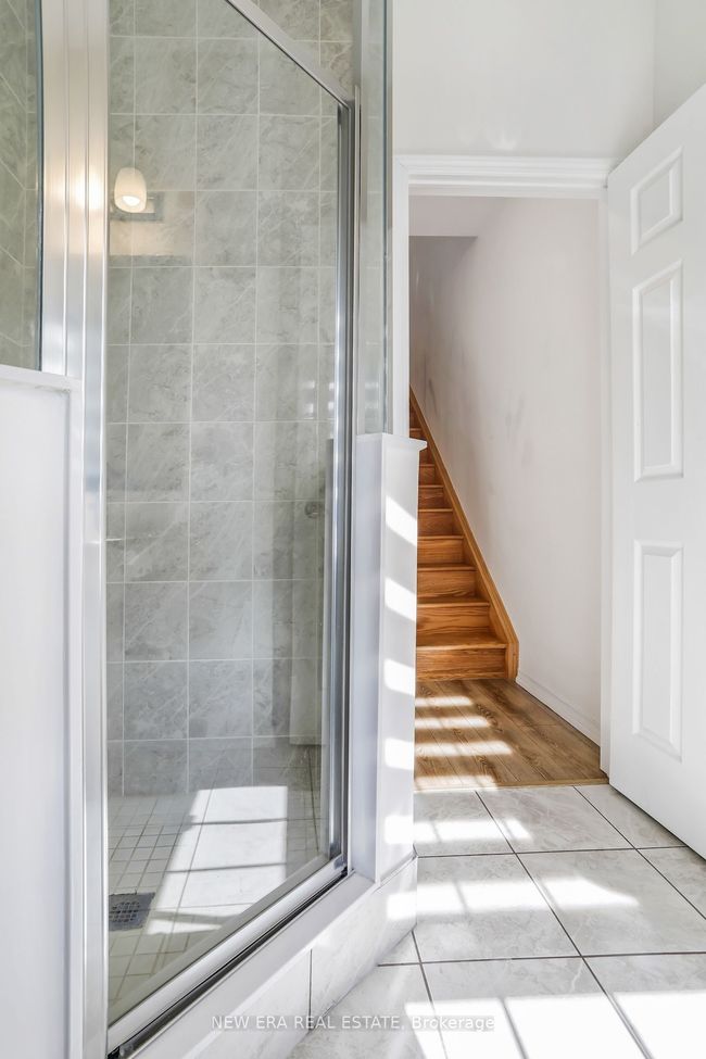 207 Danzatore Path, Condo with 5 bedrooms, 3 bathrooms and 1 parking in Oshawa ON | Image 16