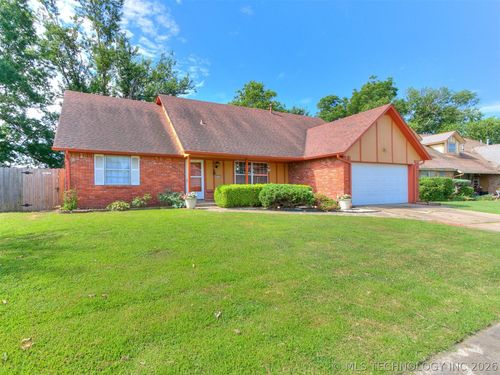 10132 E 27th St, Tulsa, OK, 74129-7435 | Card Image