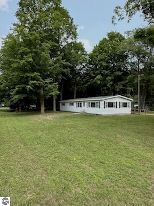 2839 W Ironwood, Traverse City, MI, 49685 | Card Image
