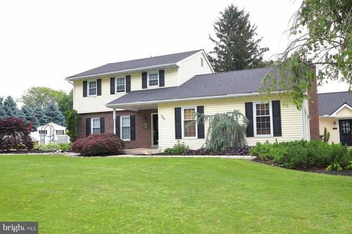 146 Skyline Dr, New Holland, PA, 17557-9352 | Card Image