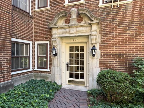 42-220 S Maple Ave, Oak Park, IL, 60302-3031 | Card Image