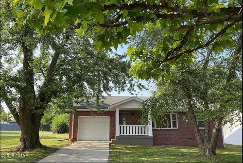 2811 E 15th St, Joplin, MO, 64804-1204 | Card Image