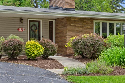 1830 W Zedler Ln, Mequon, WI, 53092-5447 | Card Image