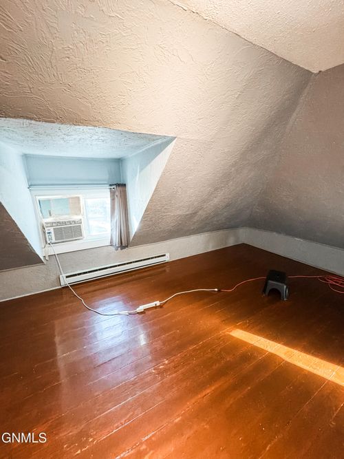 507 1st St Se, Crosby, ND, 58730-3315 | Card Image