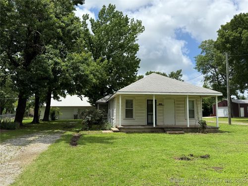 105 N Vann St, Chouteau, OK, 74337-3243 | Card Image