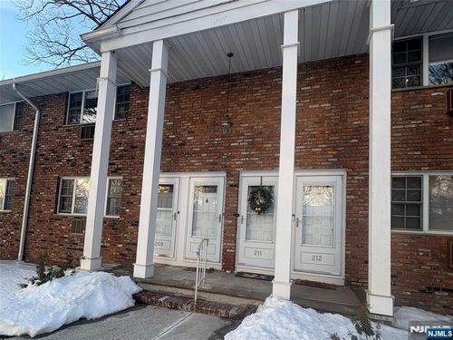 210 Washington Dr, Ramsey, NJ, 07446-1528 | Card Image