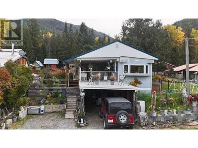 5707 Clement Rd, House other with 2 bedrooms, 2 bathrooms and 4 parking in Kitchener BC | Image 3