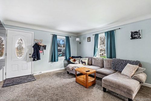 21732 Rosedale St, Saint Clair Shores, MI, 48080-3554 | Card Image