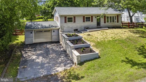 25 Laurel Ave, BIRDSBORO, PA, 19508-9372 | Card Image