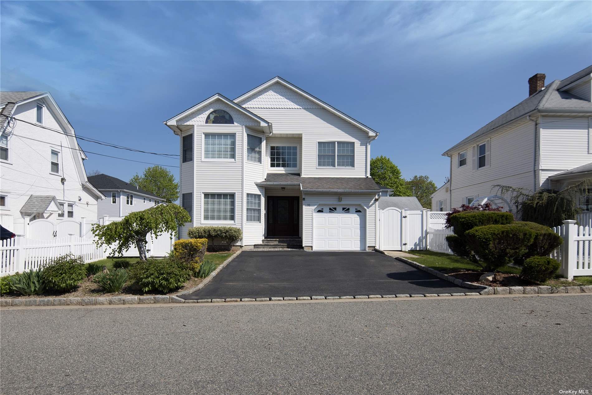 Whitney Ave, Syosset, NY 11791