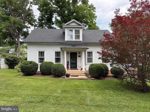 183 Fairmont Ave, SHEPHERDSTOWN, WV, 25443-1589 | Card Image